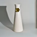 NIH WHITE BOTTLE-SHAPED CERAMIC VASE WITH A LONG HEIGHT