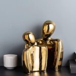 NIH GOLD ROMANTIC COUPLE STATUE HOME DECORATIVE ITEM FOR LIVING AND BED ROOM.